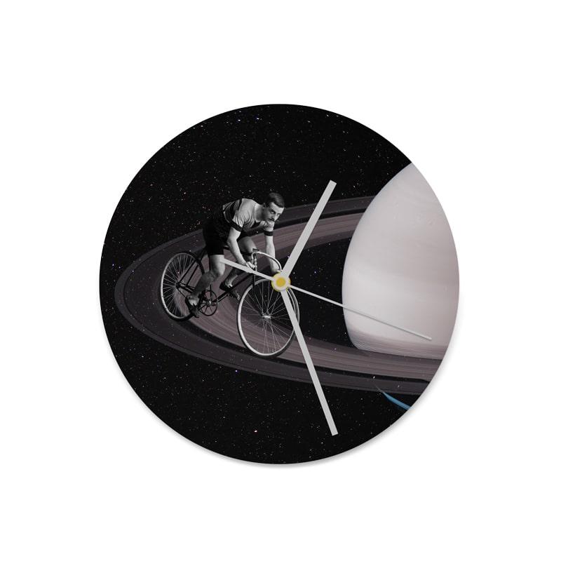 Wanduhr Radfahrer Saturn